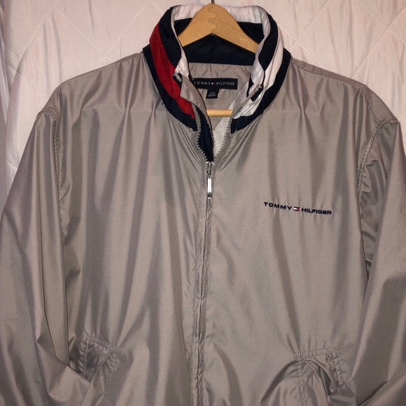 Large Tommy Hilfiger windbreaker with roll up hood - Picture 1 of 8